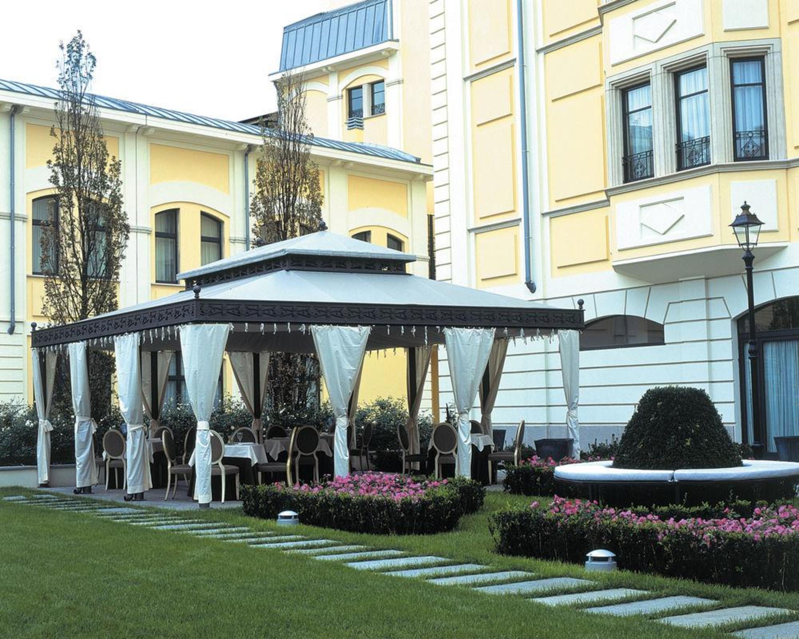 Grand Visconti Palace Milan Exterior photo